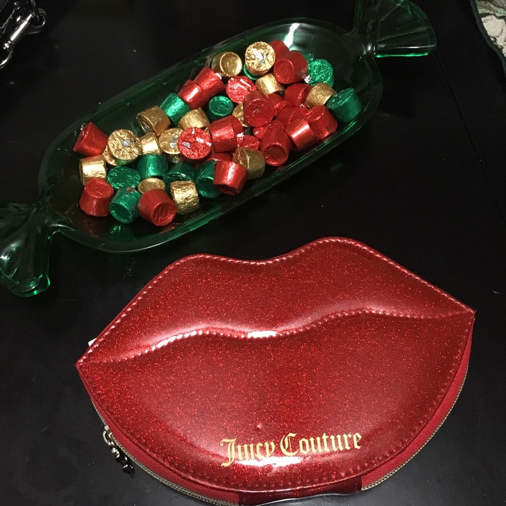JUICY COUTURE CLUTCH LIPS 👄